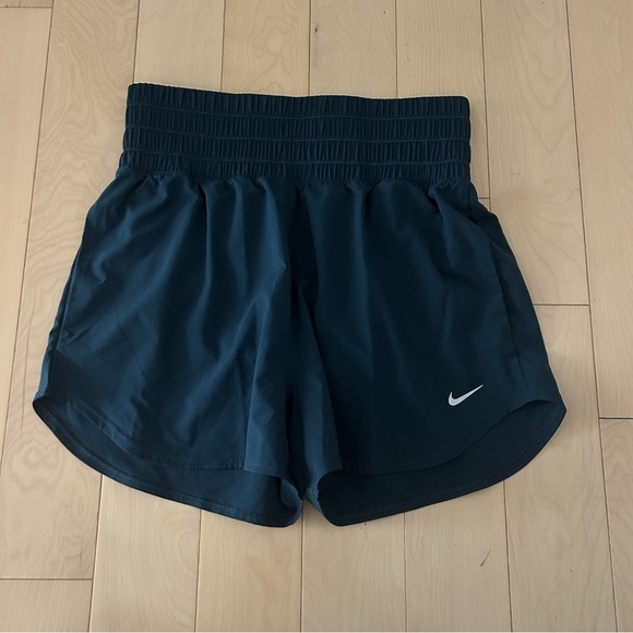 Nike Women's Dri-FIT Ultra High-Waisted 3" Brief-Lined Shorts Teal - Picture 3 of 5